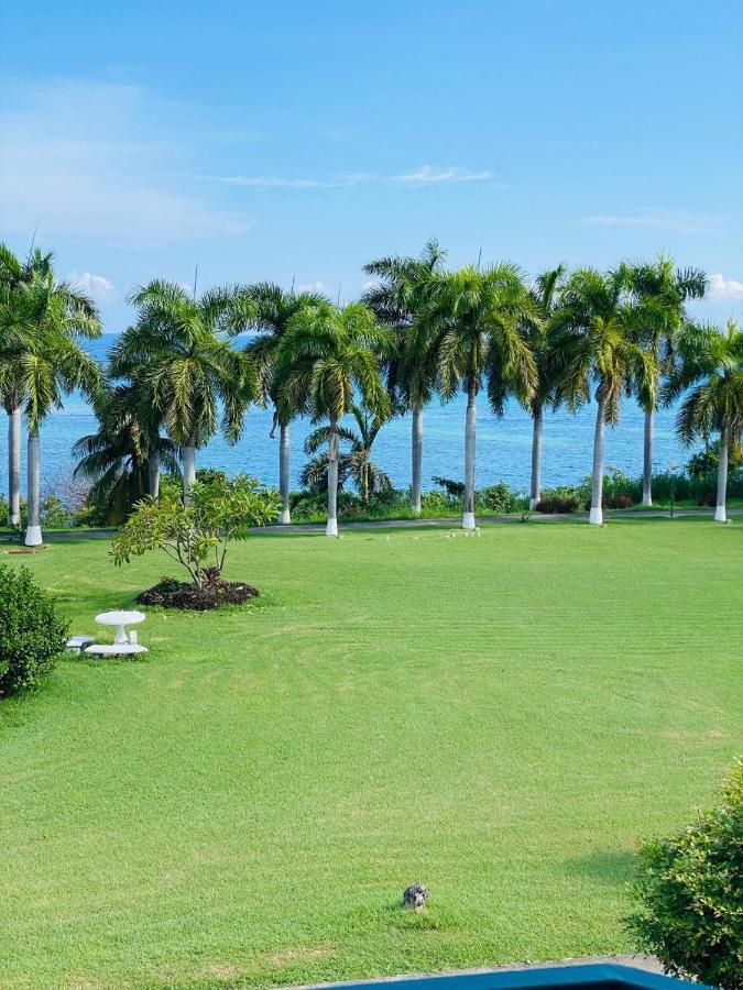 Seacastle Deluxe Studio Teluk Montego Bagian luar foto