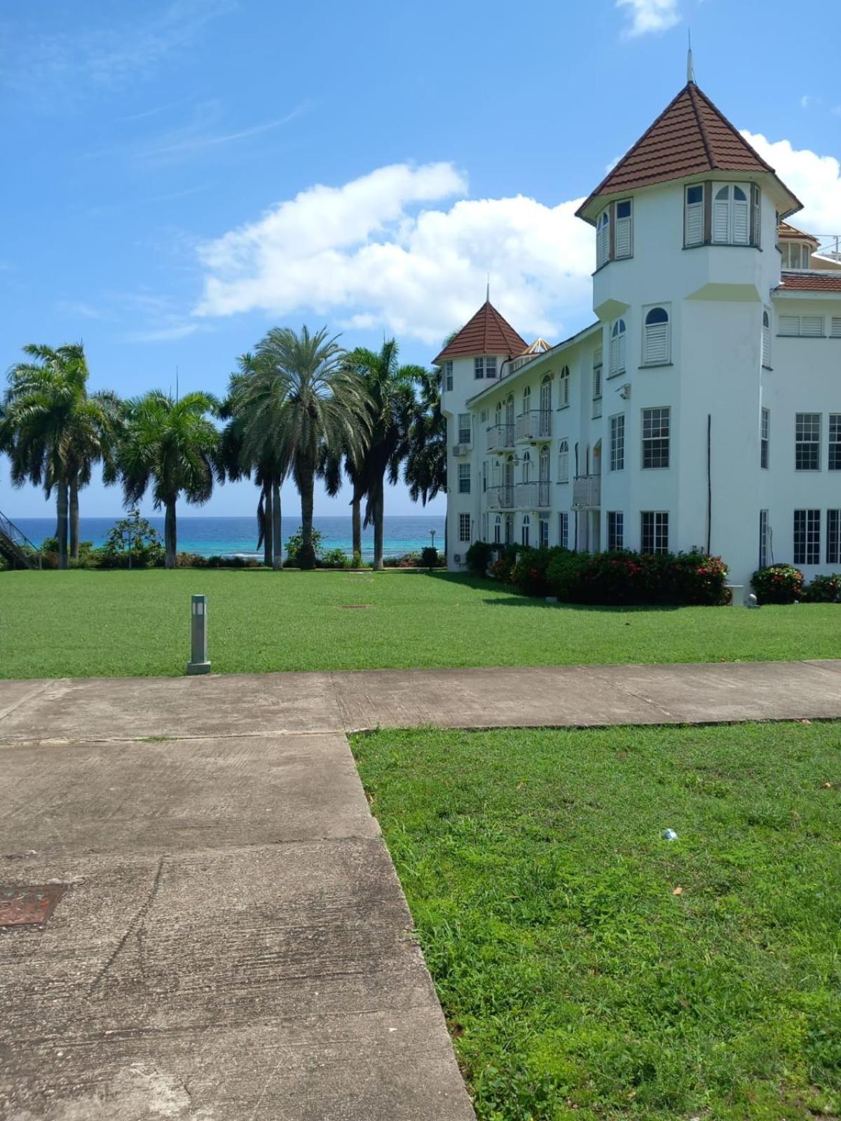 Seacastle Deluxe Studio Teluk Montego Bagian luar foto