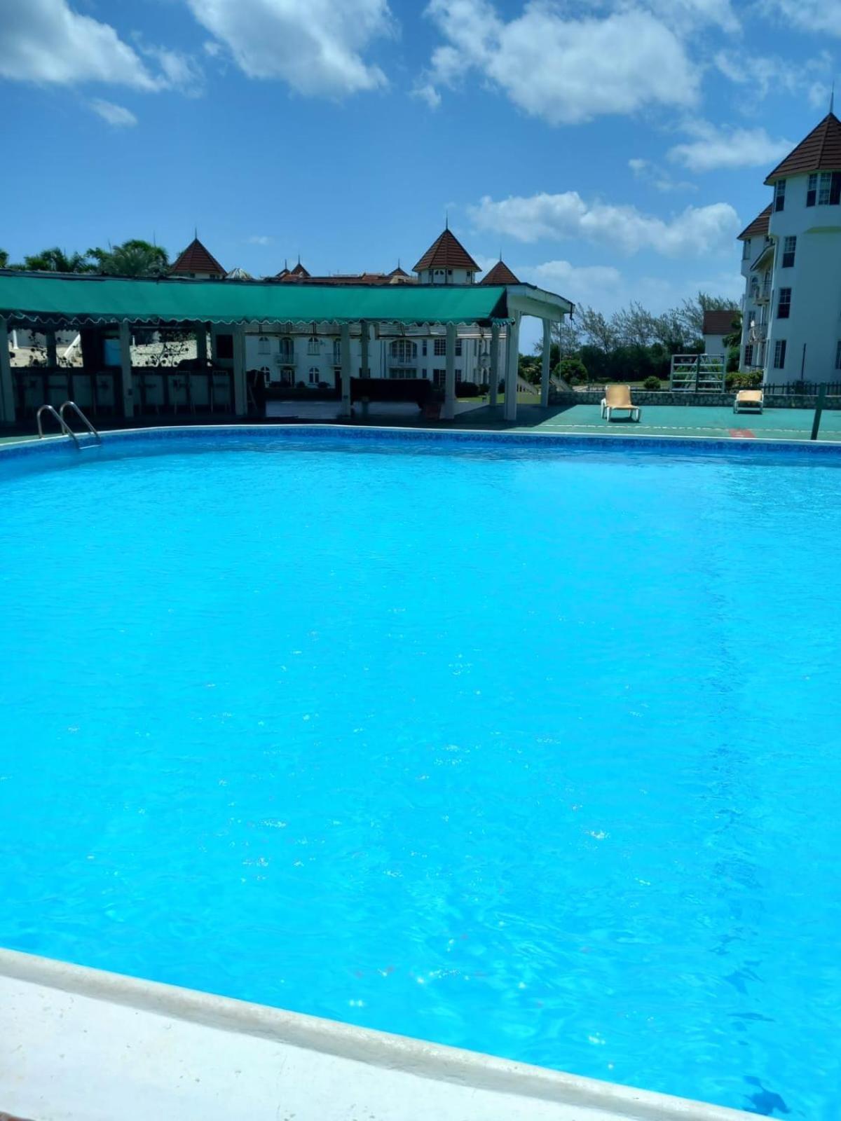 Seacastle Deluxe Studio Teluk Montego Bagian luar foto