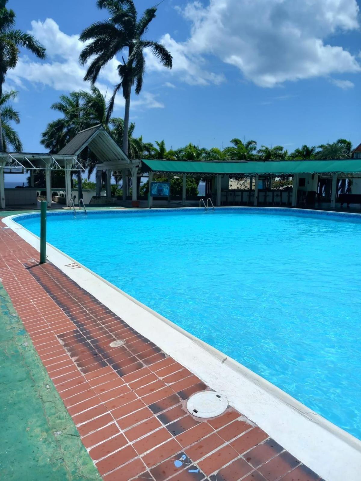 Seacastle Deluxe Studio Teluk Montego Bagian luar foto
